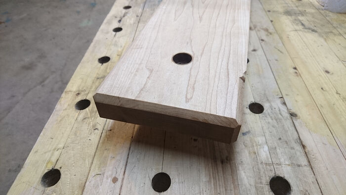 Here we can easily see the lamb's tongue as well as the chamfers. The vise is in maple.